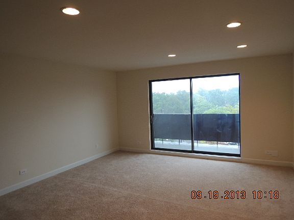 3rd image of 840 Wellington Ave Unit 406