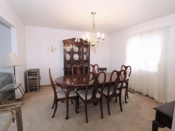 3rd image of 435 Howland Dr