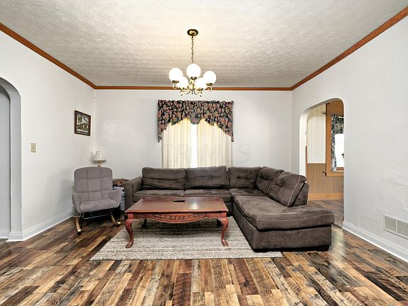 5th image of 1103 E Center St