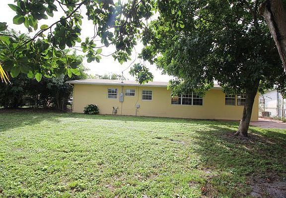 3rd image of 1411 NW 197th St