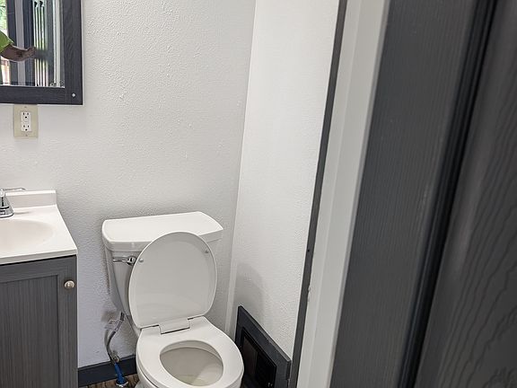 5th image of 1522 Clifton Ave #1