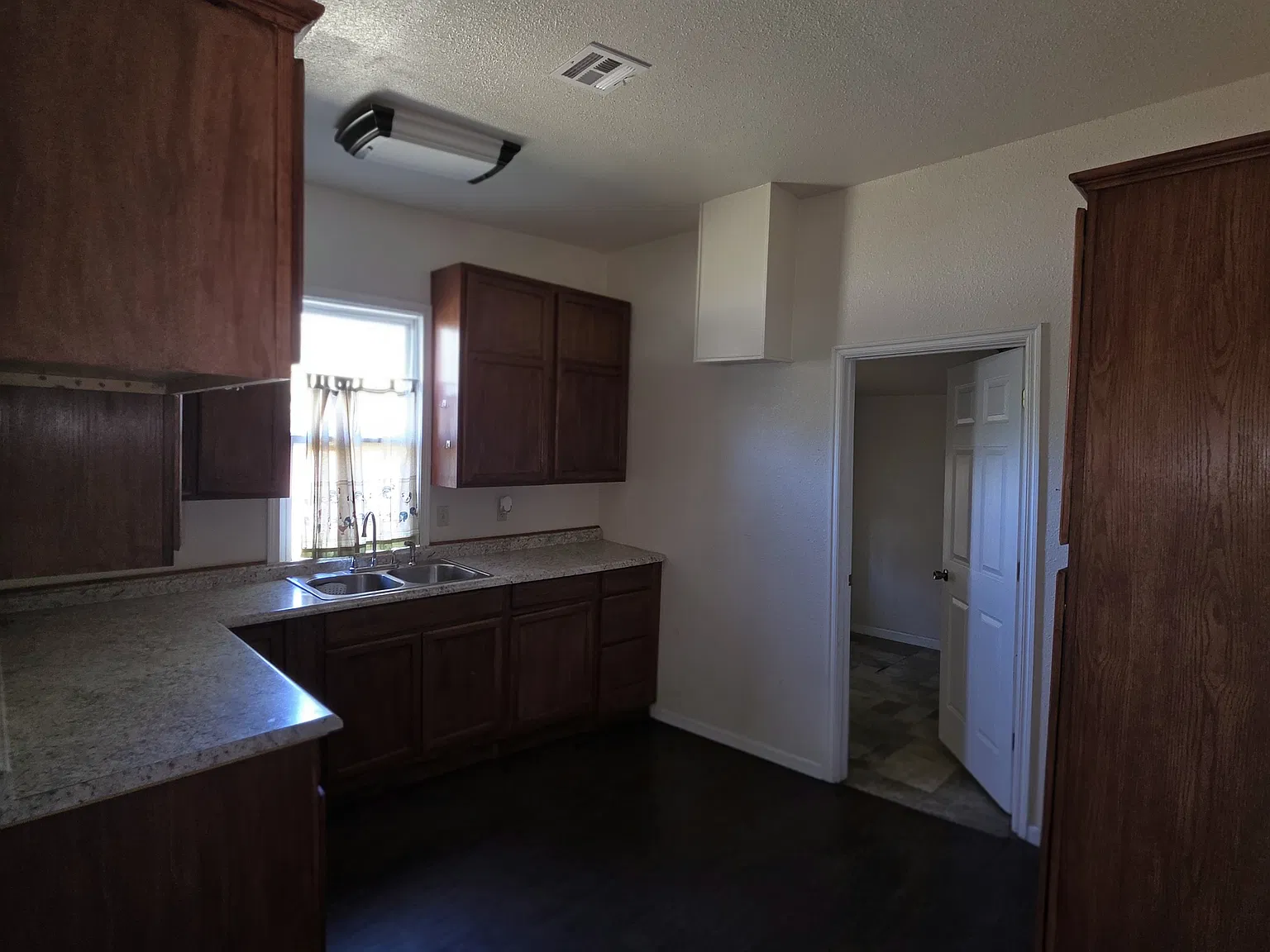 3 bed, 1265 sqft, $1,235 — Photo 4