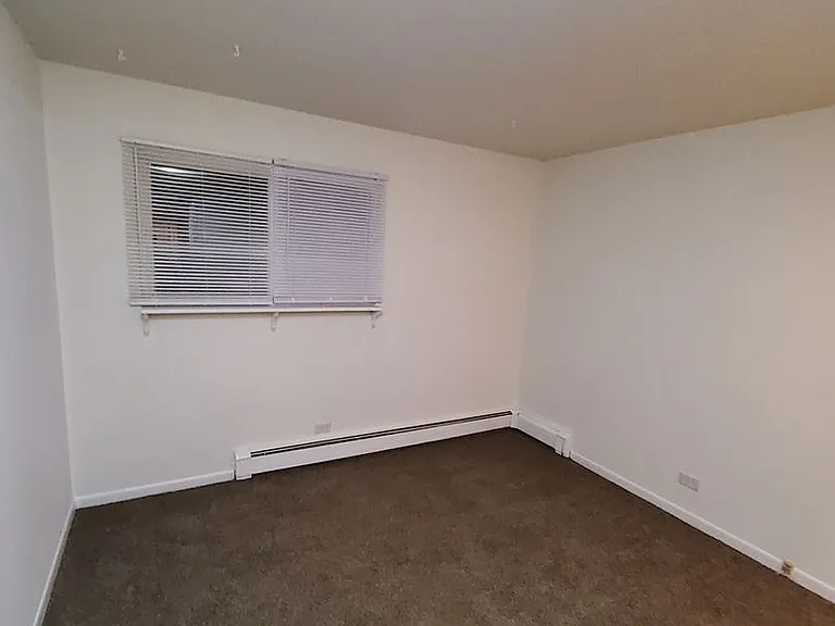 1228 Town Crest Dr — Photo 2