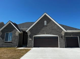 51665 Creekview Dr UNIT 51, Chesterfield, MI 48051