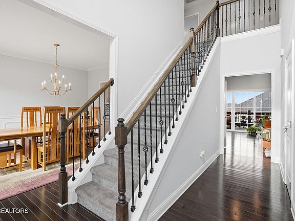 3rd image of 9915 Winding Hill Ln