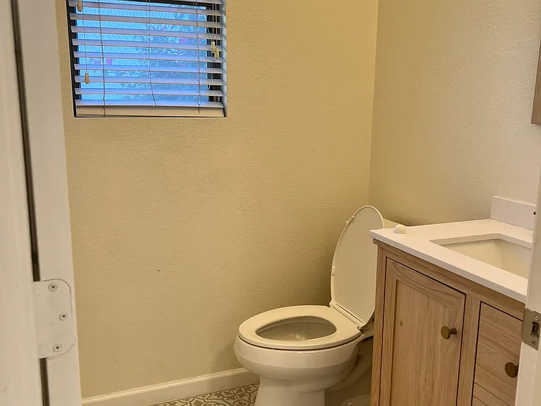 3728 E Liberty Ln — Photo 13