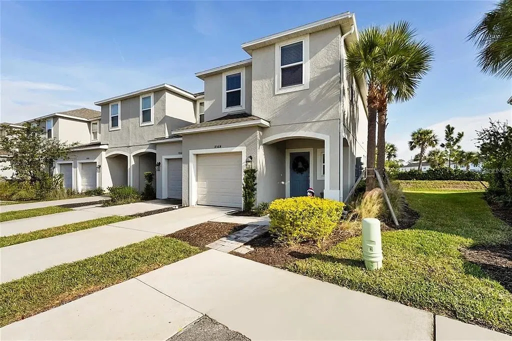 3 bed, 2.5 bath, 1373 sqft, $2,400 — Photo 1