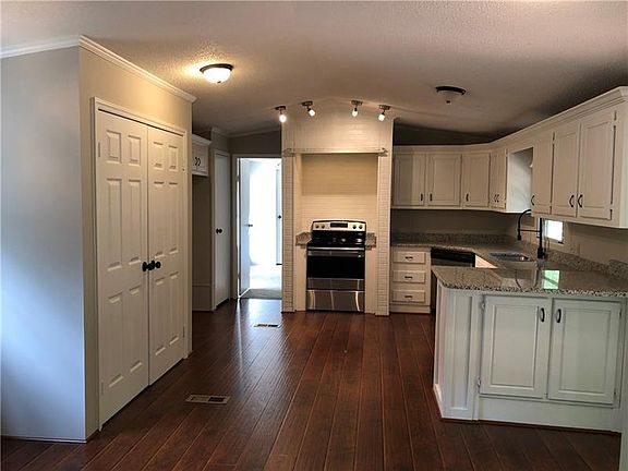 5th image of 111 Dublin Ct