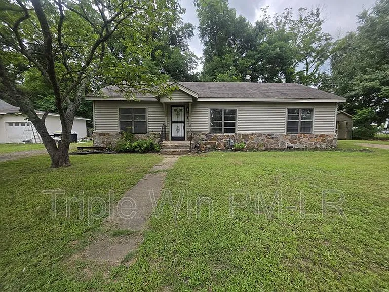 104 E Georgia St — Photo 3