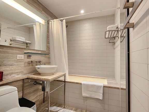 4th image of 322 W 57th St APT 22R