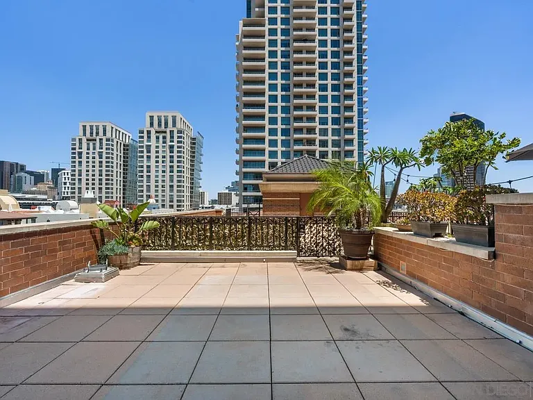 500 W Harbor Dr #714 — Photo 14
