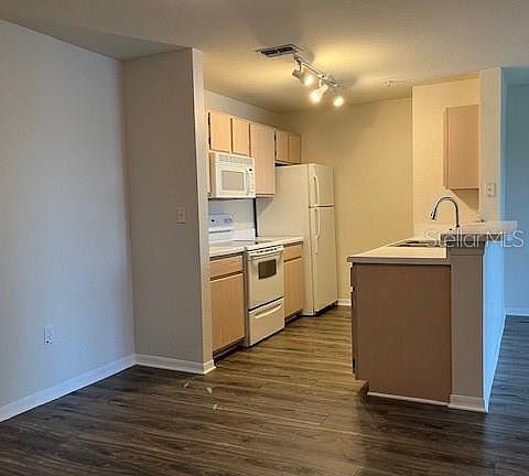 4th image of 5447 Vineland Rd APT 1210