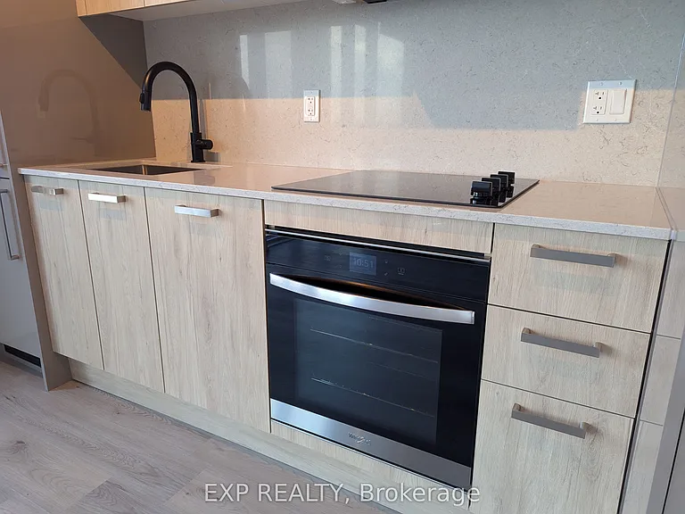 280 Dundas St W #814 — Photo 12