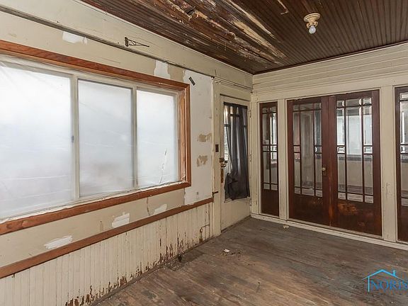 2nd image of 401 E Main St