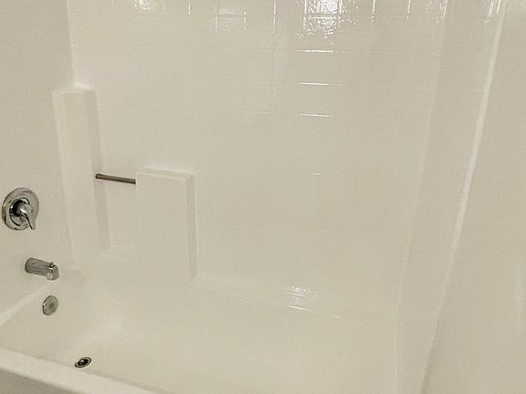 5th image of 7044 Hawthorn Ave Unit 106