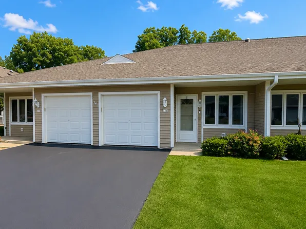 119 Oconomowoc Sq, Oconomowoc, WI 53066