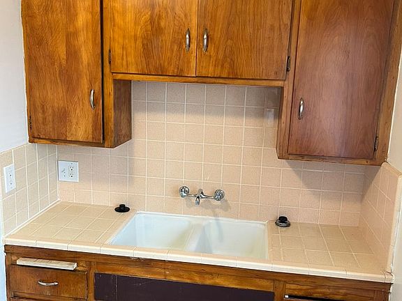4th image of 723 E 6th St APT C