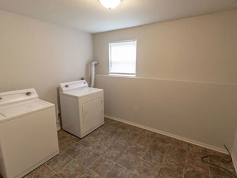 1015 W Ash St — Photo 29