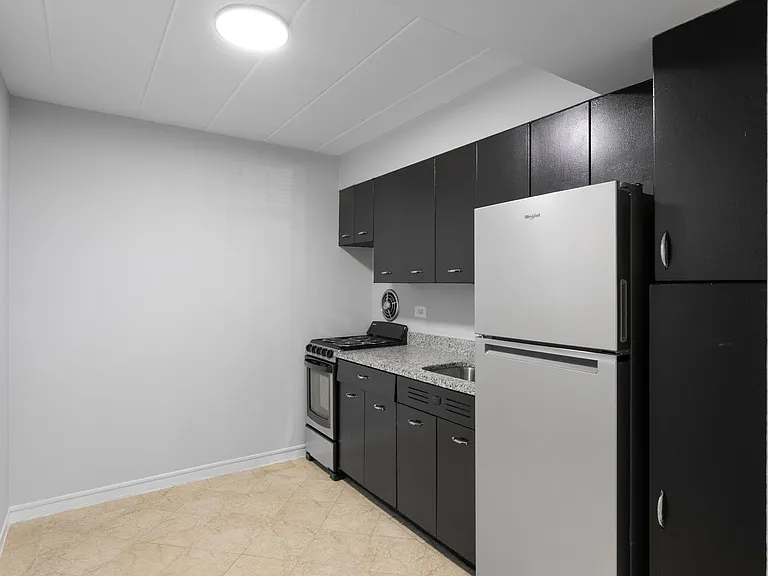 6012 N Kenmore Ave — Photo 2