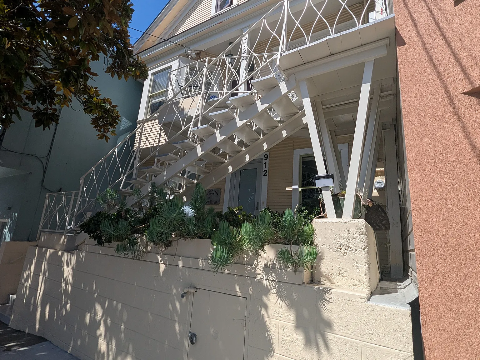 2 bed, 1040 sqft, $5,800 — Photo 3