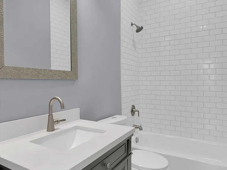3500 Magnolia Ave #2R — Photo 9