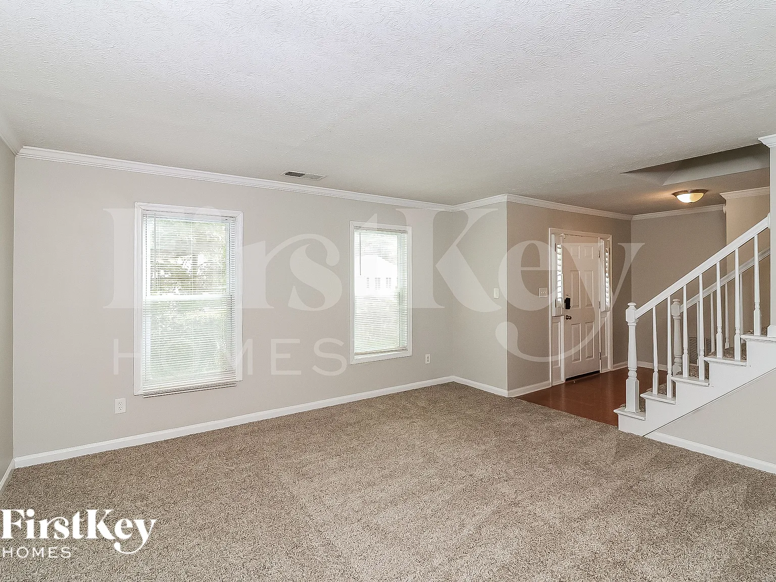 3 bed, 2.0 bath, 1938 sqft, $2,415 — Photo 2