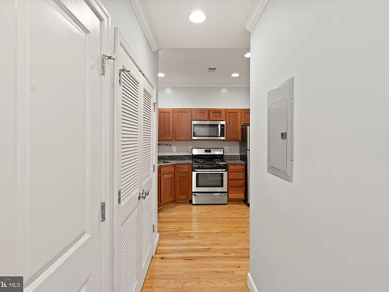 430 Irving St NW #102 — Photo 9