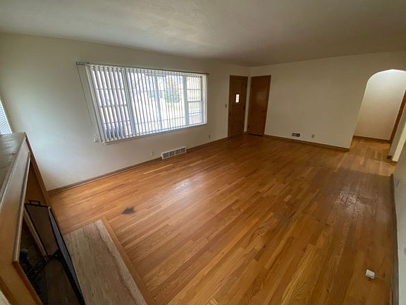 2nd image of 3721 Woods Ave