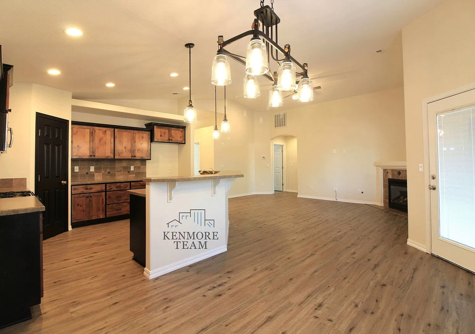 3 Bedroom, 2 Bath Home in South Richland — Photo 4