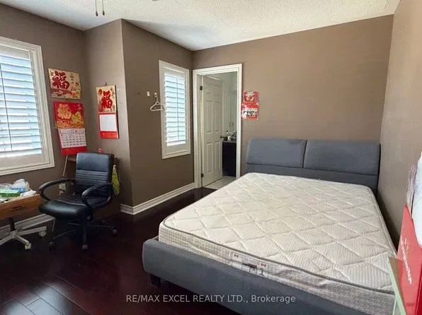 5 Dunnet St, Markham, ON L3S 4V8