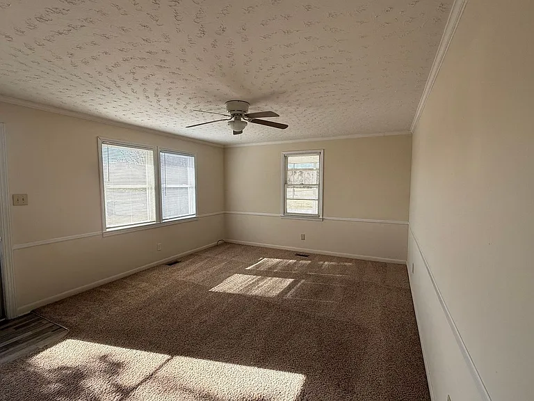 304 Old Hammock Rd — Photo 2