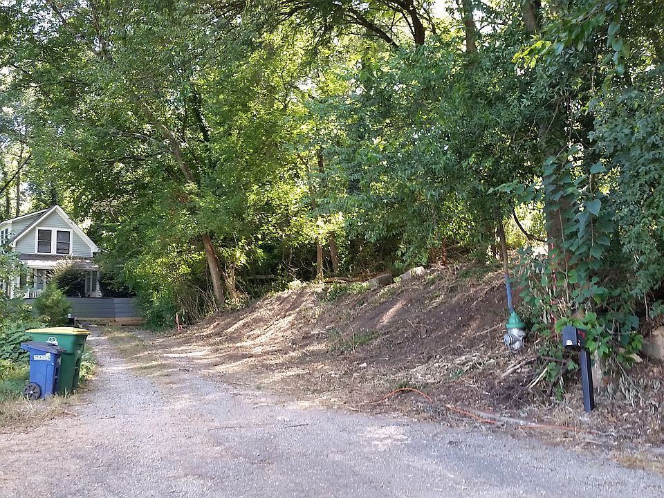 Crawford St lot on right