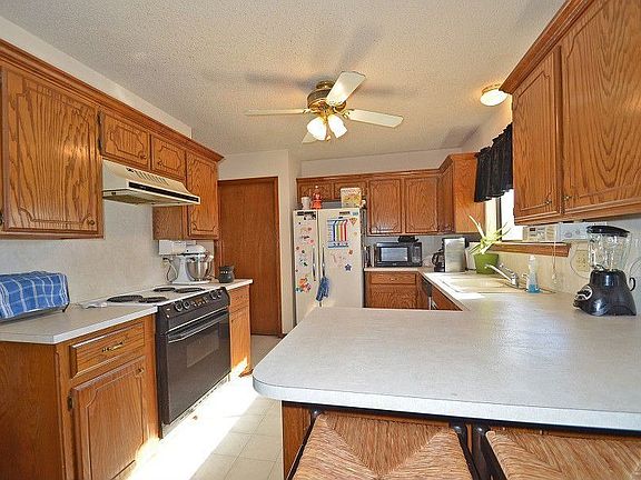 4th image of 601 Azalea Hill Dr