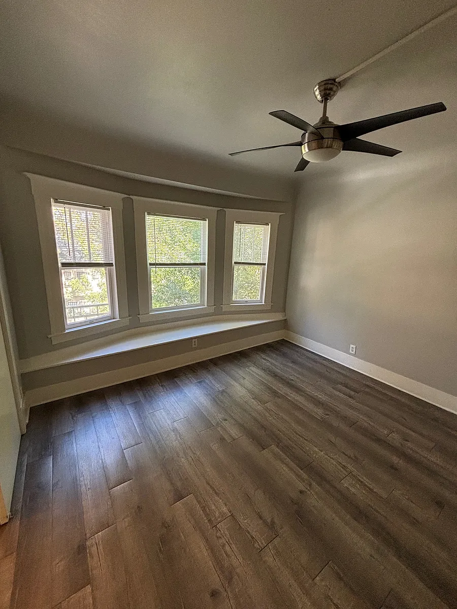Building Photo - 728 E St #302