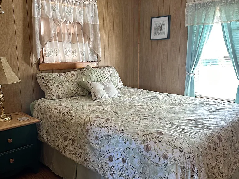 210 Shore Rd — Photo 15