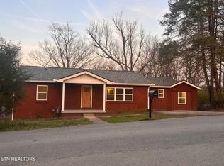 120 Scenic Dr, Sevierville, TN 37862