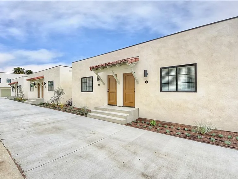 375 Termino Ave — Photo 1
