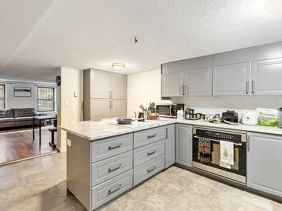 2nd image of 182 W Brookline St APT 1
