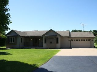 5875 Bonnie View Rd, Oshkosh, WI 54904