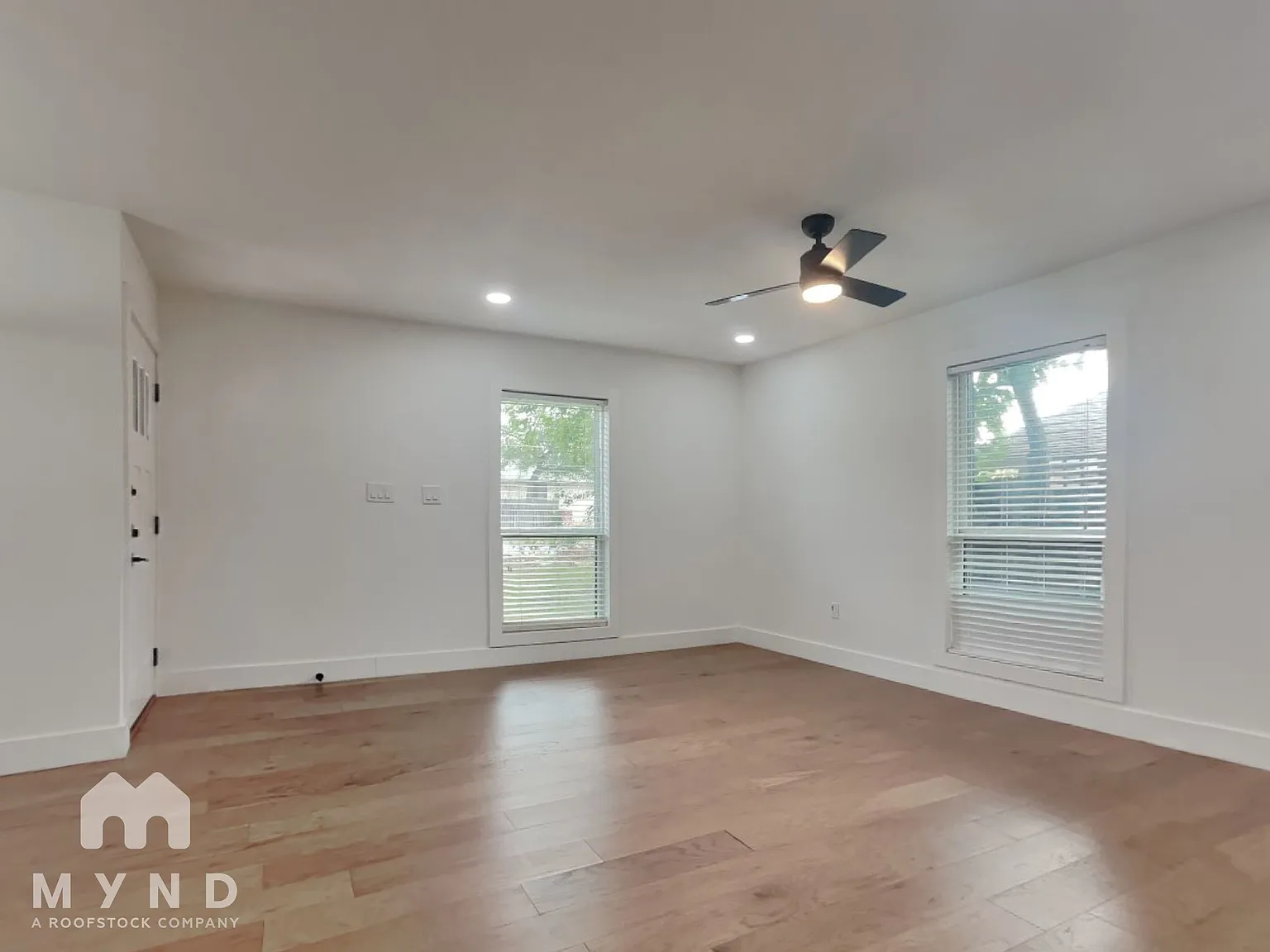 2 bed, 2.0 bath, 992 sqft, $1,615 — Photo 4