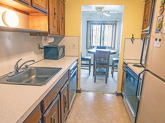 5th image of 19701 Ridgemont St #17