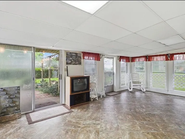 1335 Kathy Ave — Photo 12