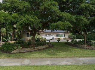 2000 Crayton Rd, Naples, FL 34102