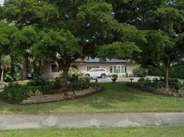 2000 Crayton RD, NAPLES, FL 34102