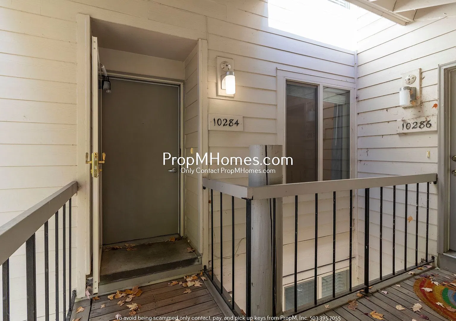 Three Bedroom Condo in Beaverton + Private Outdoor Deck! — Photo 2