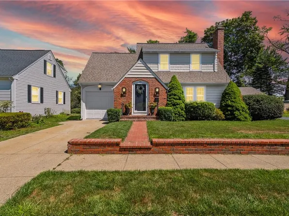 43 Dartmouth Ave, Riverside, RI 02915