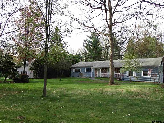 3rd image of 6 Huckleberry Ln