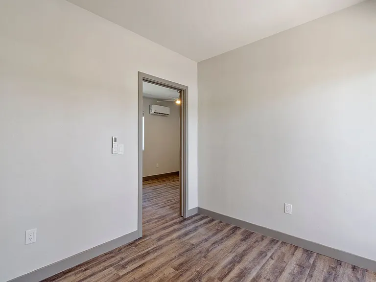 1720 E Edison St — Photo 47