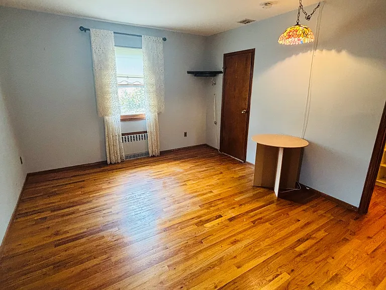 45 Nassau Ave — Photo 8