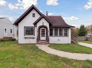 1261 W American St, Freeport, IL 61032